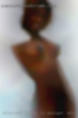 Discreet likes to give and get swinger sex oral sex.